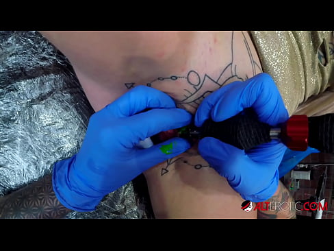 ❤️ Ekstreem tattooed hottie Sully Savage krige in tattoo op har klitoris ❤️ Neuken by porno fy.taxiporec.top ☑